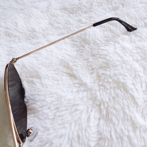 Carl Black w/ Gold Rims Aviator Sunglasses - Picture 5 of 11